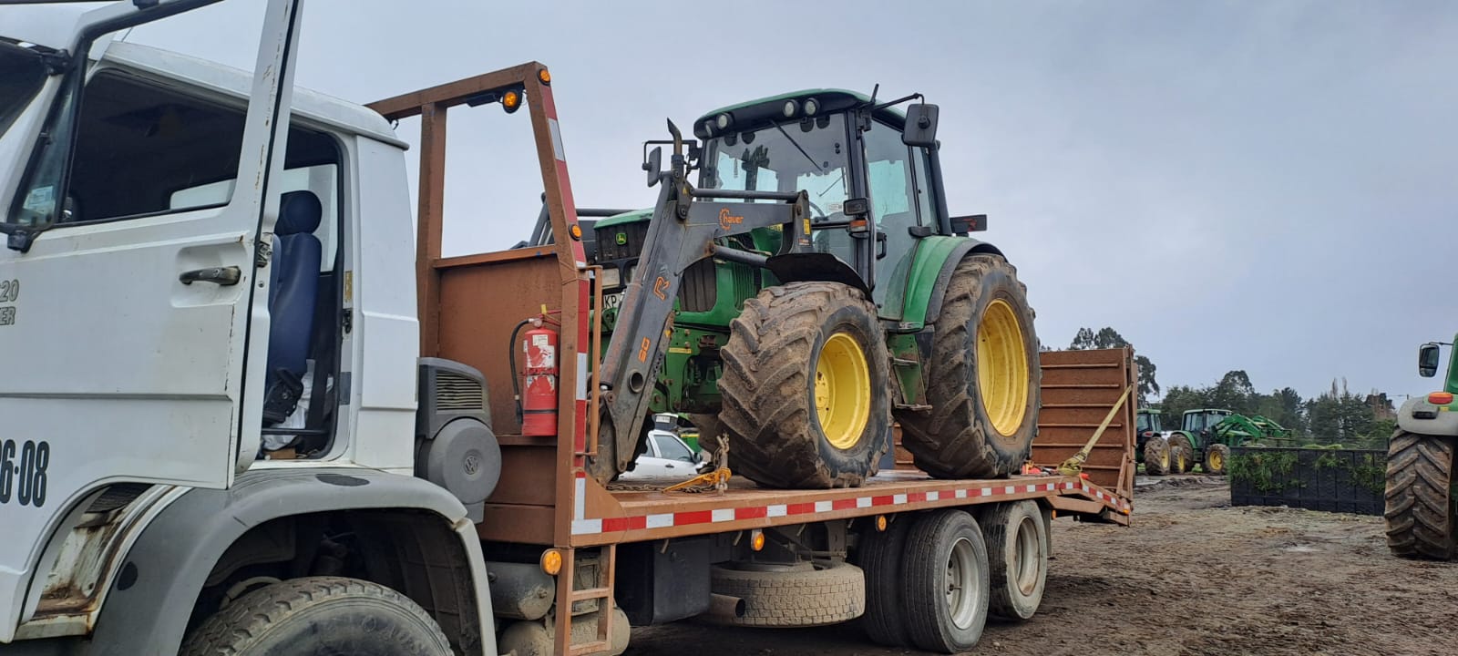 Traslado de maquinaria agrícola en Los Muermos con servicio de grúa